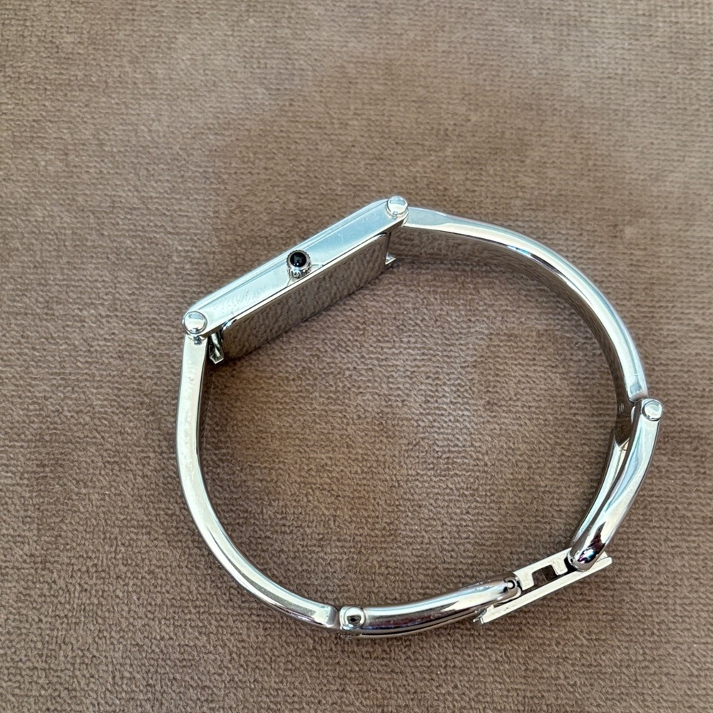 Gucci Silver Watch with Multicolor Dial - Picture 3 of 7
